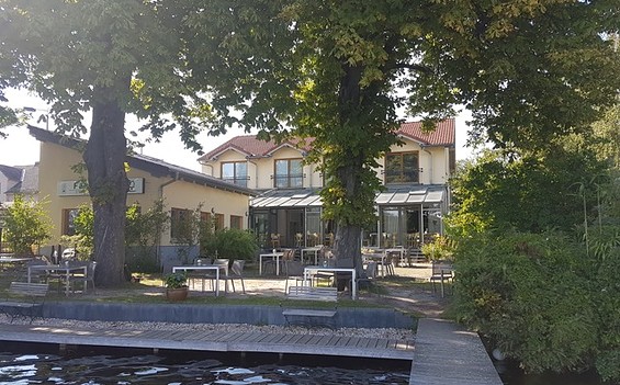 Steg am Restaurant Fährhaus, Foto: Hotel Fährhaus