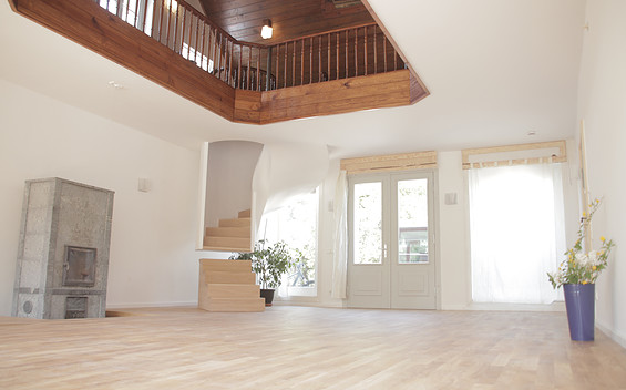 Blick auf die Galerie des Ferienhauses im Seminarhaus Stolzenhagen, Foto: Marc Seestadt