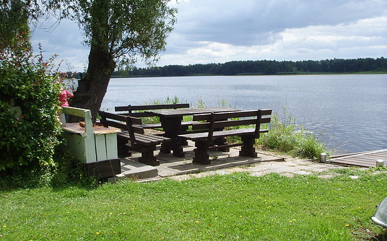 Terrasse am See der Ferienwohnungen & Bungalow am Oderberg See, Foto: Renate Peters