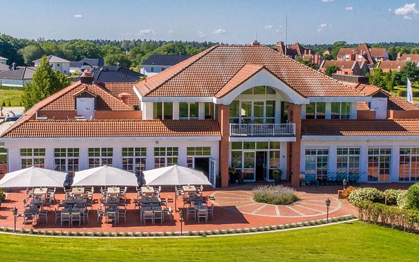 Golfpark Schloss Wilkendorf - Clubhaus mit Terrasse