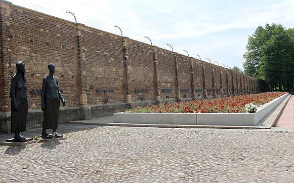 Mauer der Nationen, Foto: Mahn- und Gedenkstätte Ravensbrück / Britta Pawelke
