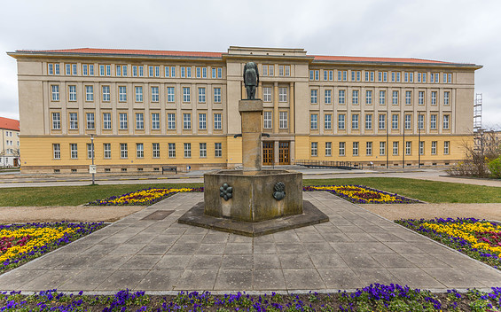 Rathaus von Eisenhüttenstadt, Foto: TMB-Fotoarchiv/Steffen Lehmann