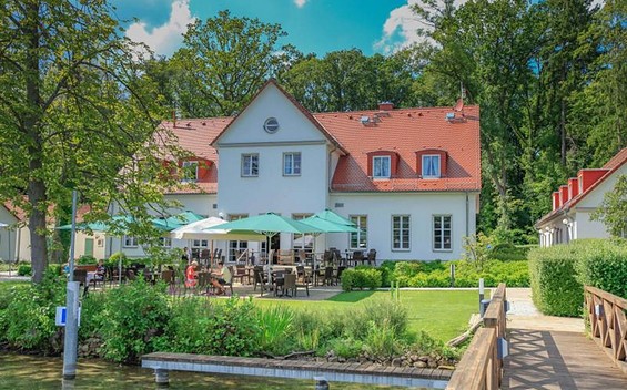 Café Wildau Hotel & Restaurant by Lake Werbellinsee