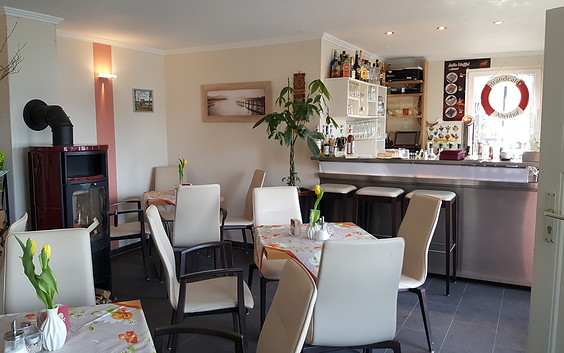 Innenraum im Strandcafe Altenhof, Foto: Heike Henke