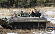 Panzerfunfahrschule Heyse - BMP-1 im Gelände, Foto : Jörg Heyse