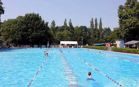 Die größte Badewanne der Niederlausitz - Das Vetschauer Sommerbad, Foto: Stadt Vetschau/Spreewald