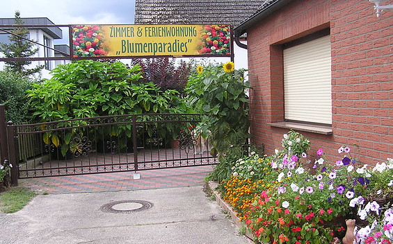 Zimmer & Ferienwohnung "Blumenparadies"