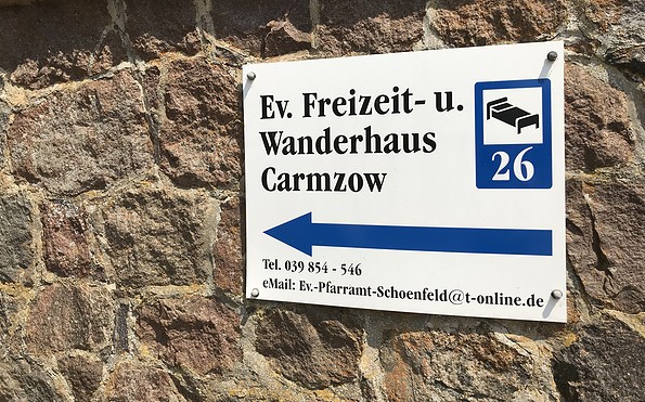 Schild Ev. Freizeit- und Wanderhaus Carmzow, Foto: Anet Hoppe