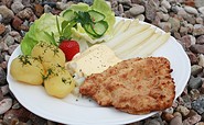Schnitzel mit frischem Spargel, Foto: Spargel- und Himbeerhof