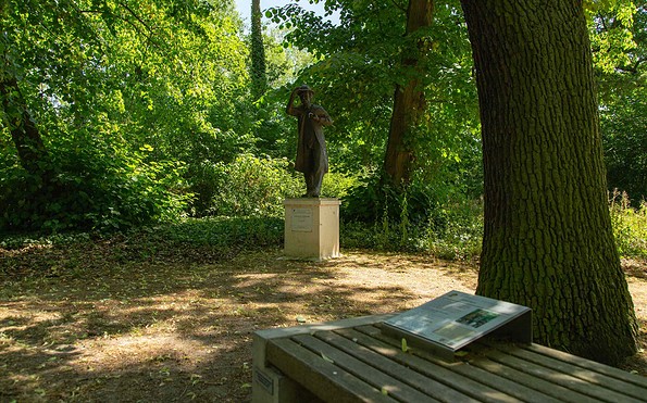 Fontane-Denkmal im Schlosspark Plaue, TMB-Fotoarchiv: Steffen Lehmann
