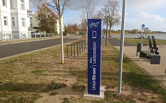 E-Bike Ladestation am Norufer in Prenzlau, Foto: tmu GmbH