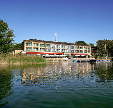 Blick auf den See im Sommer, Foto: Seehotel Berlin-Rangsdorf