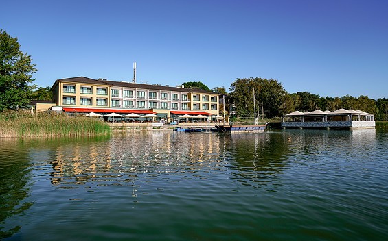 Blick auf den See im Sommer, Foto: Seehotel Berlin-Rangsdorf