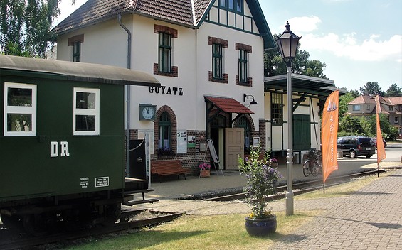 Goyatz Ortskern und Bahnhof, in welchem die Fahrradvermietung ist, Foto: TEG