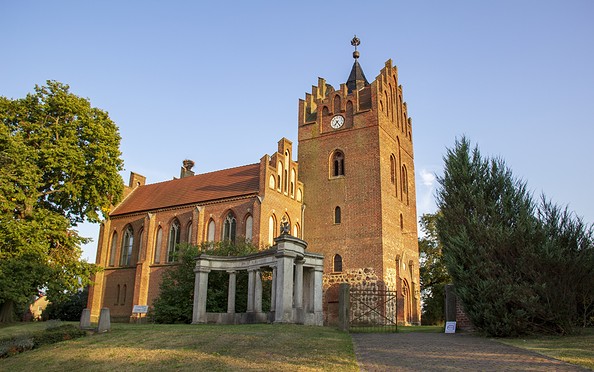 Dorfkirche in Linum, Foto: ScottyScout