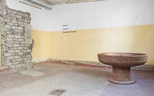 Waschbrunnen in der Baracke 13, Foto: Dokumentationszentrum NS-Zwangsarbeit, Matthias Steffen