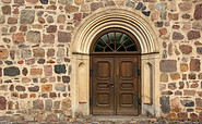 Eingangspforte zur Feldsteinkirche, Foto: TMB-Fotoarchiv/ScottyScout