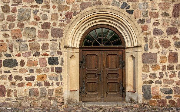Eingangspforte zur Feldsteinkirche, Foto: TMB-Fotoarchiv/ScottyScout