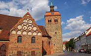 St. Johanniskirche und Marktturm in Luckenwalde, Foto: TMB-Fotoarchiv/ScottyScout