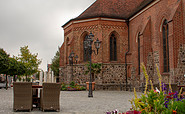 Kirchvorplatz St. Marien / St. Nikolai in Beelitz, Foto: TMB-Fotoarchiv/ScottyScout