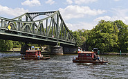 Flöße an der Glienicker Brücke, Foto: PMSG Andre Stiebitz