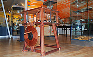 Nachbau der Vielschleifmaschine, Foto: sylwet/Optik-Industrie-Museum Rathenow