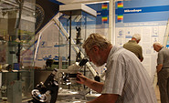 Mikroskope- immer und in jedem Alter faszinierend, Foto: sylwet/ Optik Industrie Museum