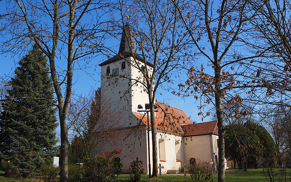 Dorfkirche Diedersdorf Westfassade mit Kirchturm, Foto: Tourismusverband Fläming e.V.