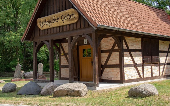 Blick Infozentrum am Geologischer Garten, Stolzenhagen, Foto: ScottyScout