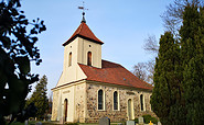 Dorfkirche in Langerwisch mit Friedhof, Foto: Tourismusverband Fläming e.V.