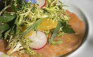 Salat mit Lachs und Orangen, Foto: Schmeckerlein in Proschim
