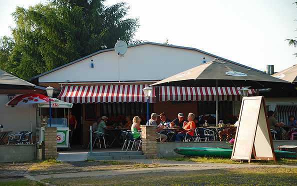 Seebrücke Radewege - Restaurant direkt am Ufer, Foto: Christin Drühl