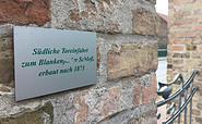 Reste der Toreinfahrt zum ehemaligen Blankenfelder Schloss, Foto: Tourismusverband Fläming e.V.