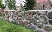 Rekonstruierte Mauer in Jühnsdorf, Foto: Tourismusverband Fläming e.V.