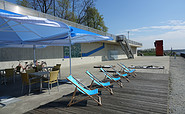 Terrasse vor dem Bistro des IBA-Terrassen Besucherzentrums Lausitzer Seenland, Foto: Tourismusverband Lausitzer Seenland e. V.