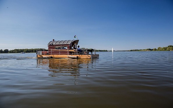 Mit dem Floß unterwegs, Foto: Pension Havelfloß