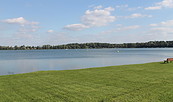 Die Badestelle am Leichhardt-Ufer ist 100 Meter entfernt, Foto: TEG