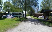 Die Wohnmobilstellplätze und die Campinghütten, Foto: Flaeming-Camping Oehna