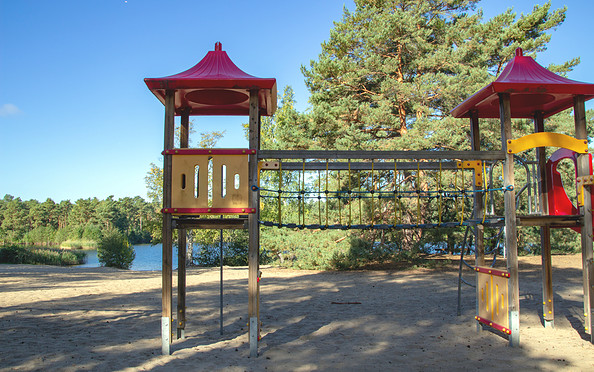 Spielplatz an der Naturbadestelle am Tonsee, Foto: ScottyScout