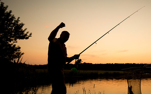 Angler im Sonnenuntergang, Foto: Florian Läufer