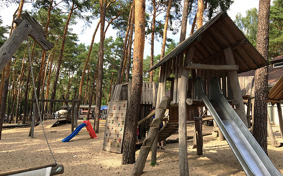Spielplatz auf dem Campingplatz Krossinsee 1930 GmbH, Foto: Tourismusverband Dahme-Seen e.V. / Juliane Frank