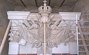 Wappenkartusche über dem Hauptportal, Foto: Thomas Bolze, Copyright SGP