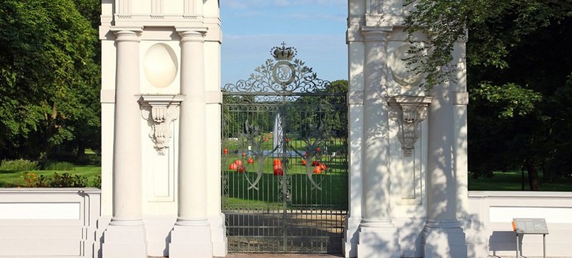 Portal to the Palace Park