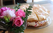 selbstgebackener Kuchen im Café Kaiserliches Postamt, Foto: John &amp; Turowski GbR