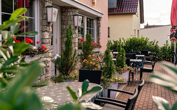 Terrasse hinterm Haus, Foto: Restaurant &quot;Rosengarten&quot; UG