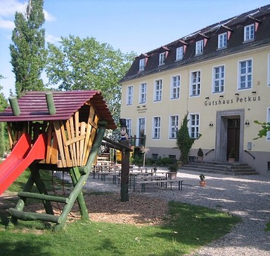 Familien- und Freizeithotel Gutshaus Petkus