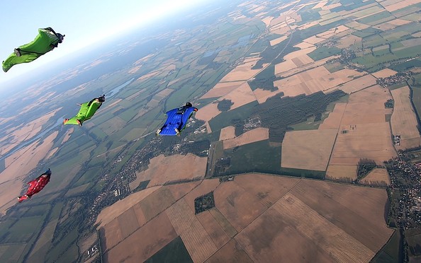 Wingsuitflug über dem Ruppiner Land, Foto: TAKE OFF Fallschirmsport GmbH