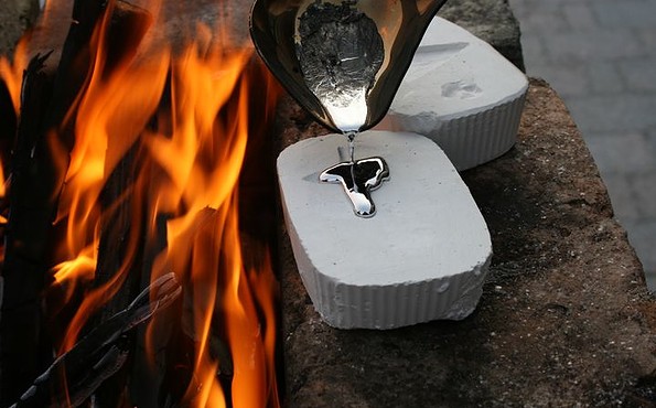 Zinnguss über offenem Feuer (Kreativangebot), Foto: atz