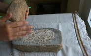 Vom Korn zum Brot - Biobauer Steinzeitmensch (Kreativangebot), Foto: atz