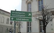 Straße am Neuen Markt in Potsdam mit Hinweisschildern aus dem Film „Hitman – Agent 47“. TMB-Fotoarchiv: Matthias Schäfer